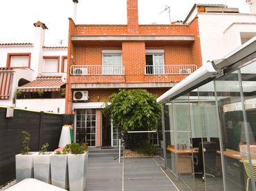 Adossat amb piscina en venda a Centre