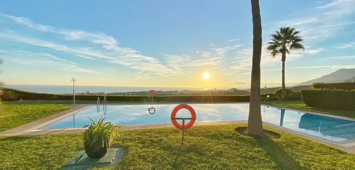 Piscina de Àtic en venda en Marbella amb Terrassa, Traster i Alarma