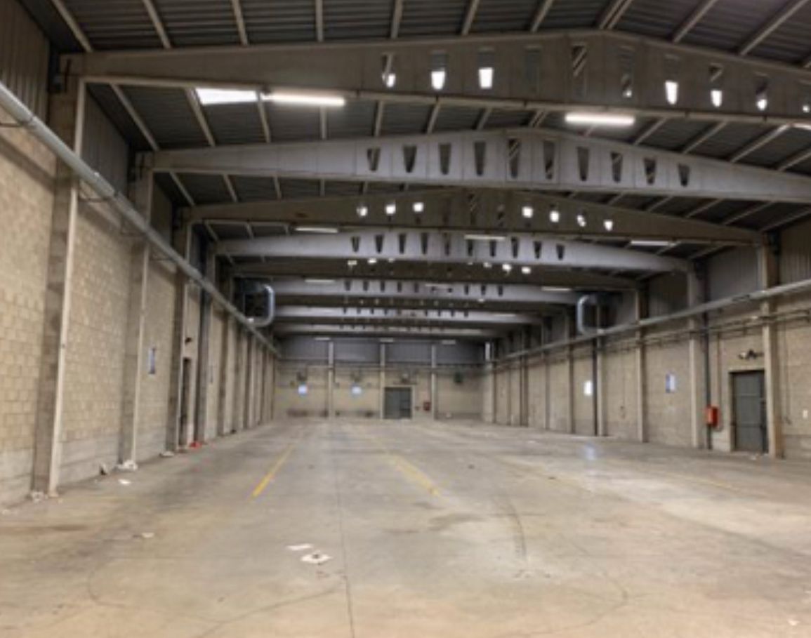 Industrial buildings to rent in Granvia LH