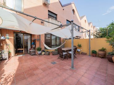 Terraced house for sale in Plaza de la Ermita