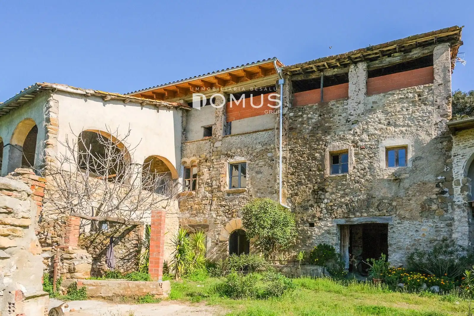 Exterior view of Country homes for sale in Besalú  with Private garden