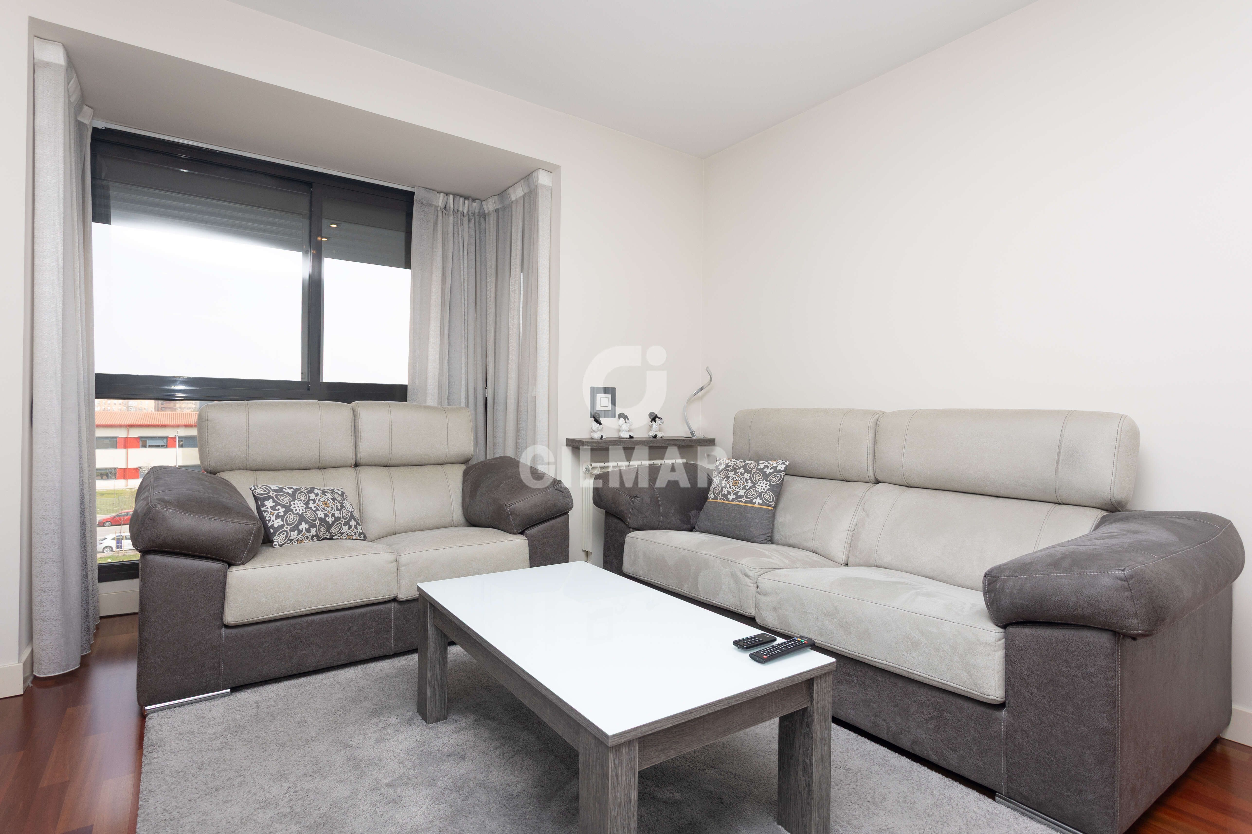 Sala de estar de Piso en venta en  Madrid Capital con Calefacción, Jardín privado y Trastero