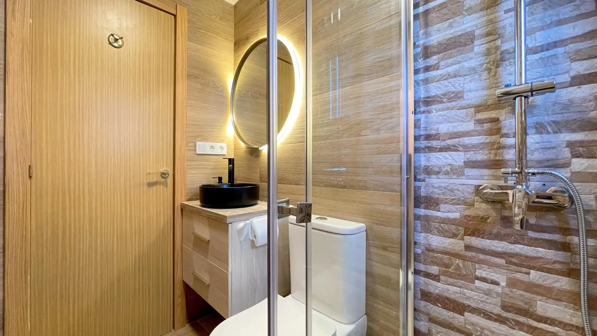 Bathroom of Apartments for rent in Benidorm  with Air Conditioner, Terrace and Furnished