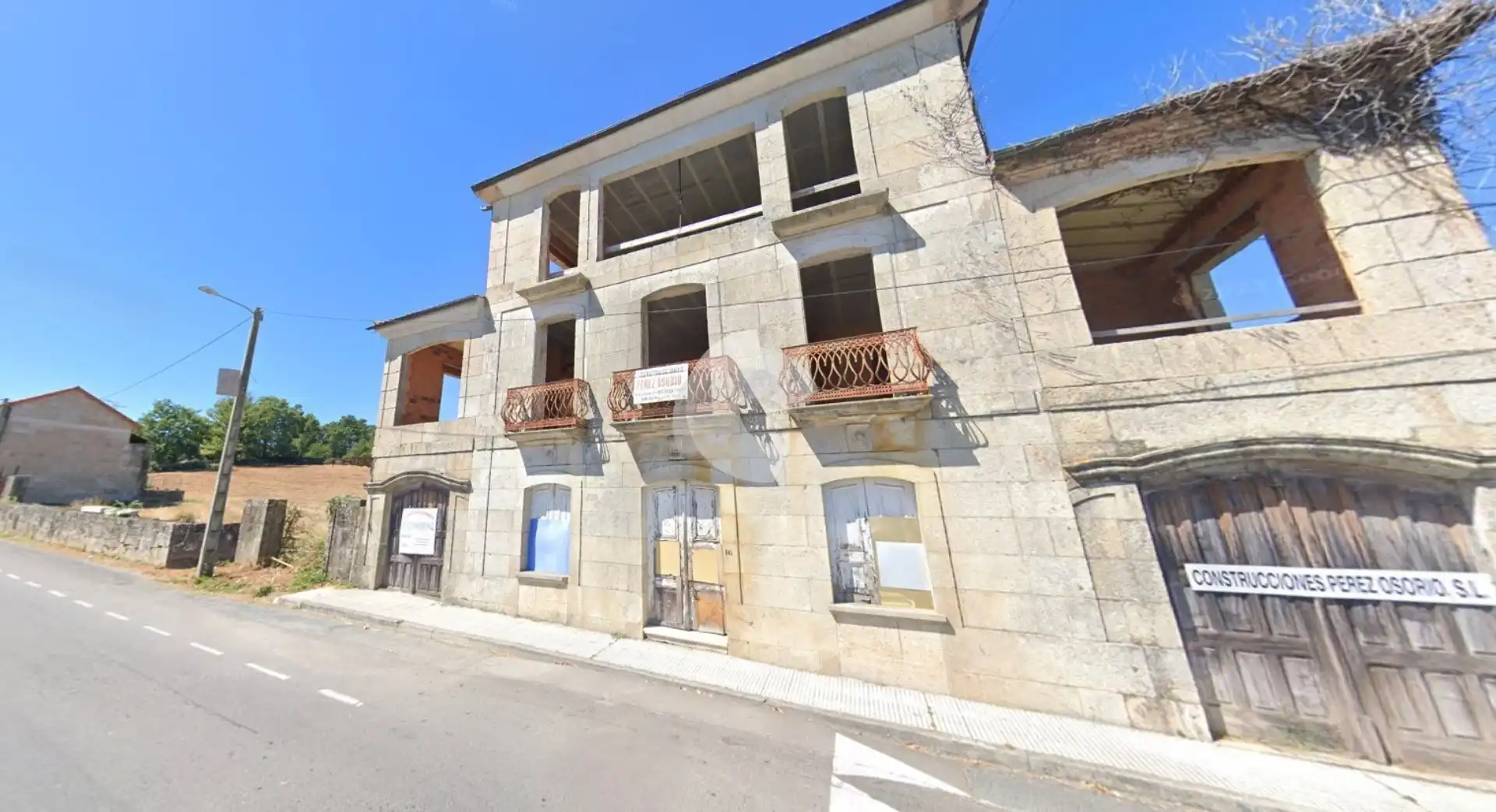 Casa con jardín en venta en Amoeiro