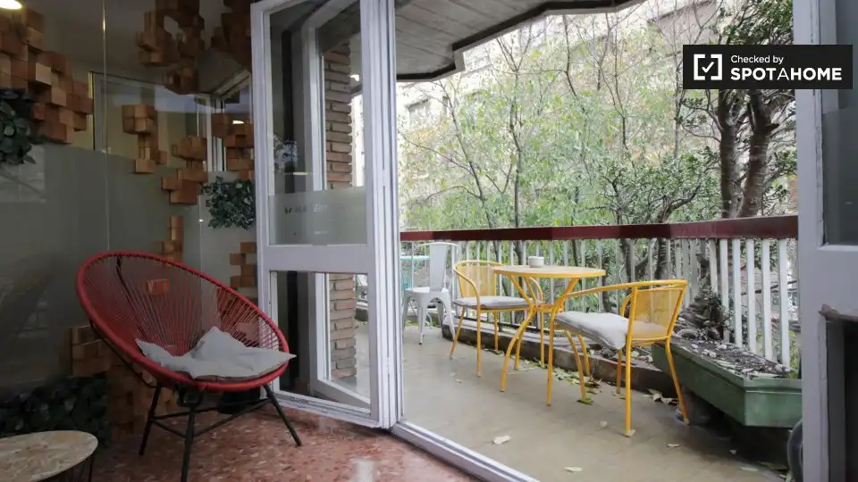Balcony of Flat for share in Barcelona  with Air Conditioner, Heating and Furnished