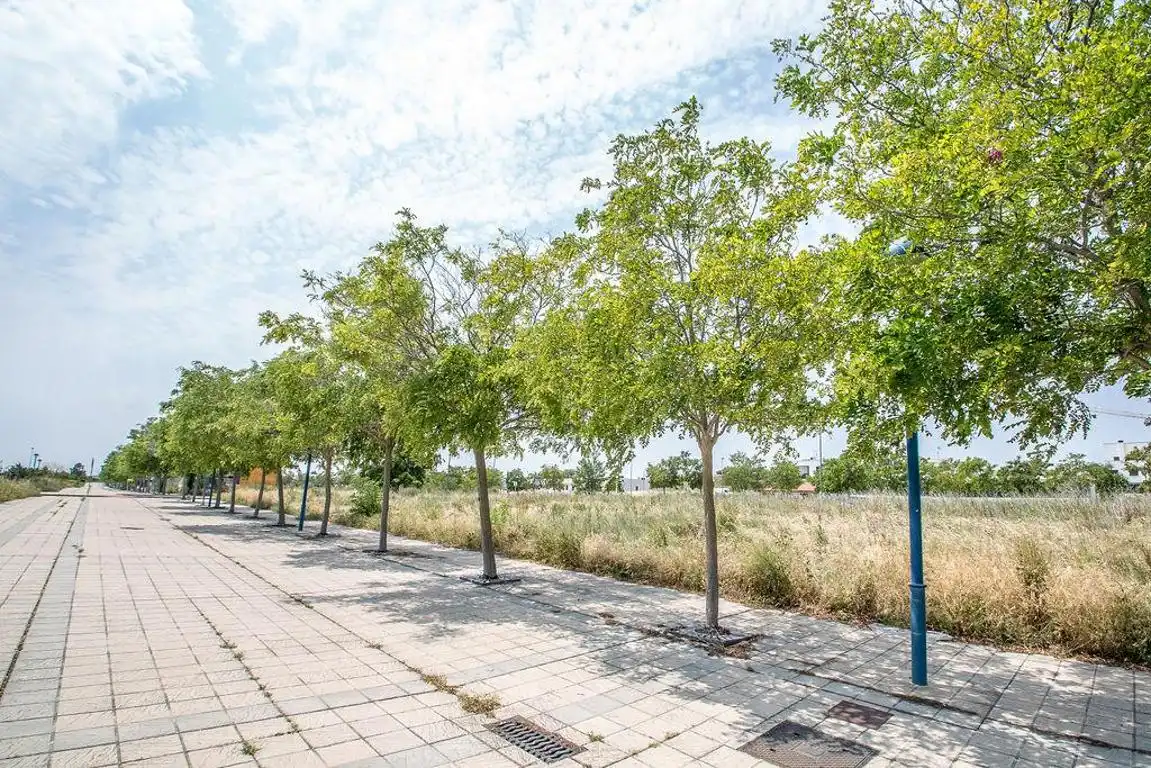 Wohnbaugrundstück zum Verkauf in Calle José María Azcona, imagen 7