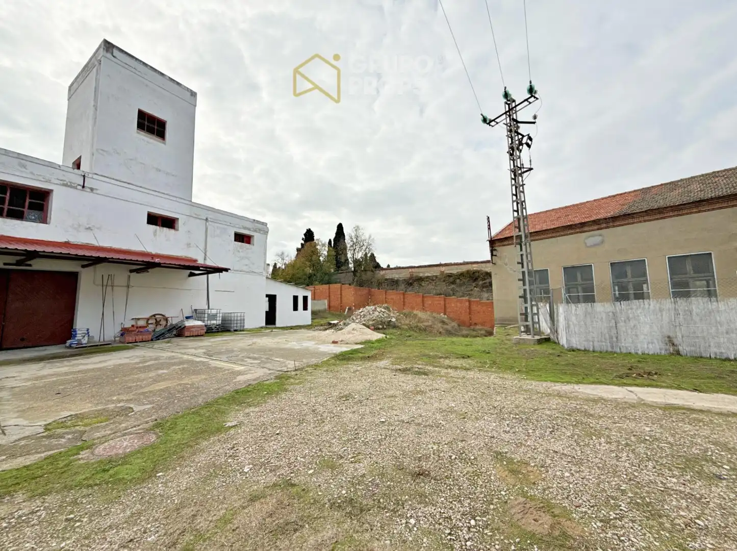 Exterior view of Industrial buildings for sale in Aranjuez