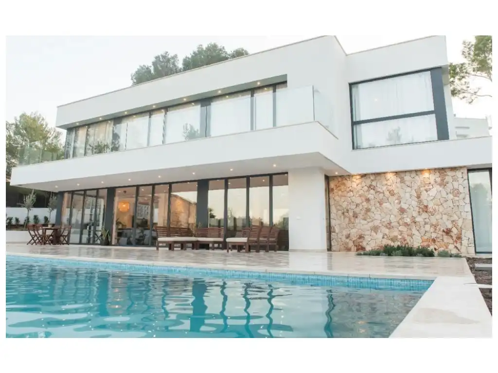 Schwimmbecken von Haus oder Chalet zur Miete in Calvià mit Klimaanlage, Privatgarten und Terrasse