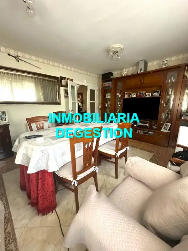Vista exterior de Casa o xalet en venda en Linares amb Aire condicionat, Calefacció i Jardí privat