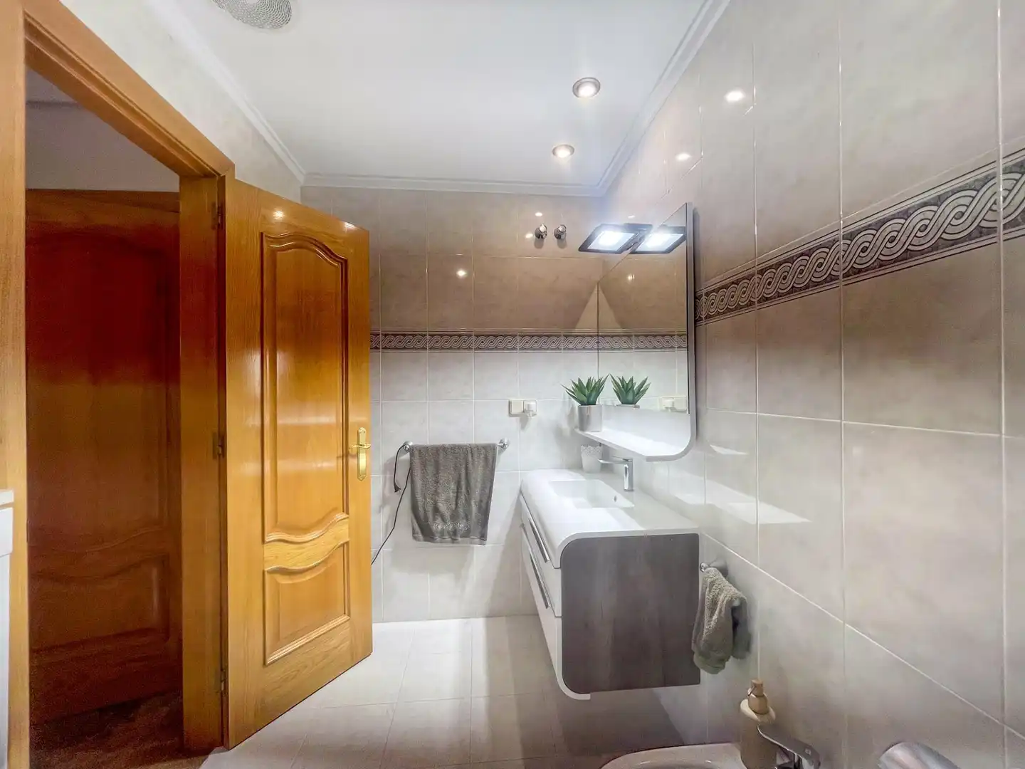 Flat for rent in Plaza JUAN GRANDIA, Requena