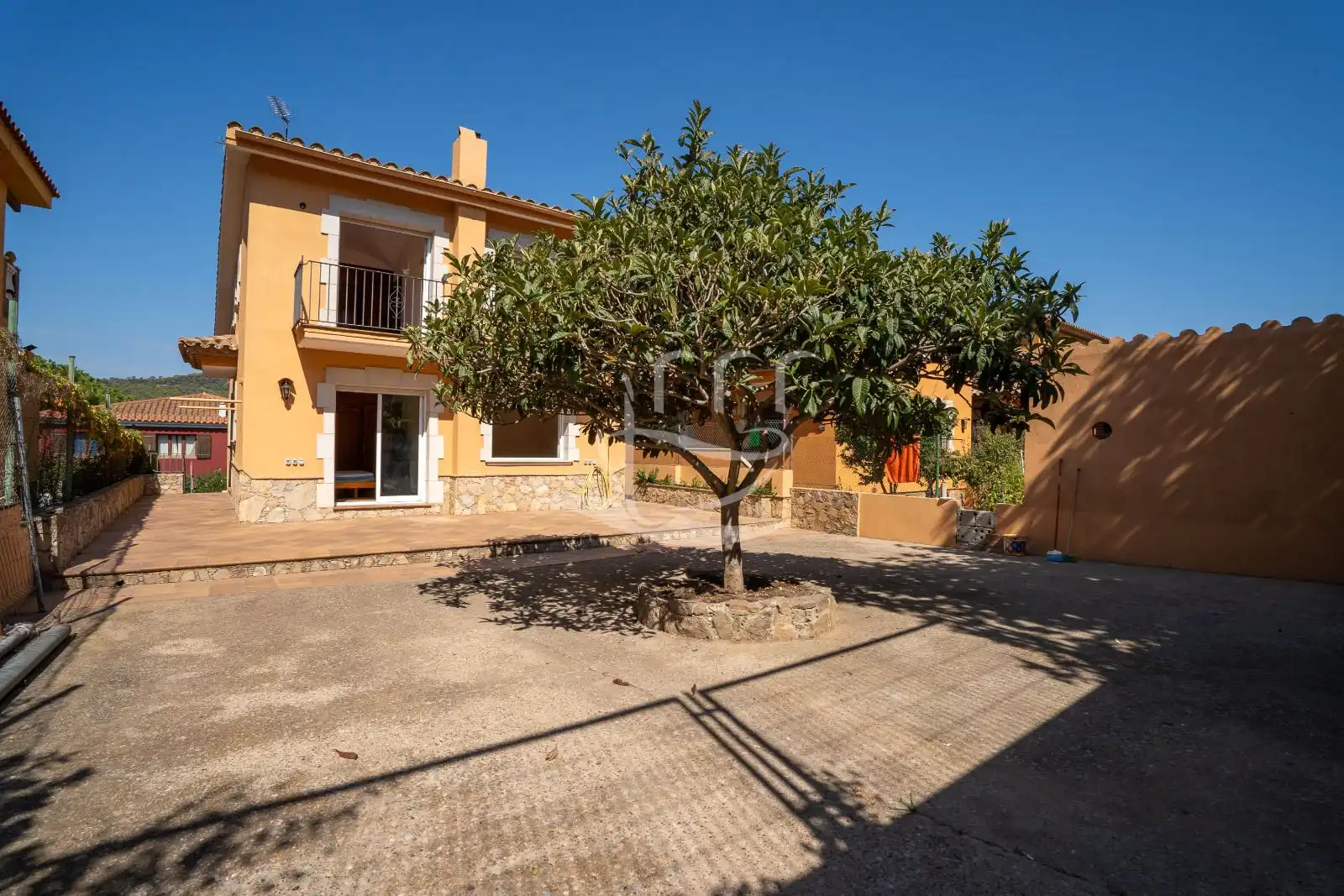 Vista exterior de Casa adosada en venta en Mont-ras con Calefacción, Jardín privado y Terraza