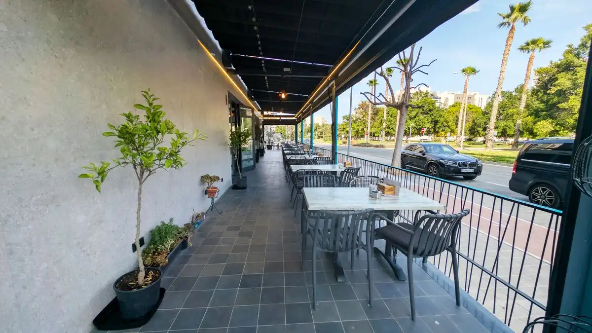 Local comercial en venta en Avenida Artista Remigio Soler López, imagen 3