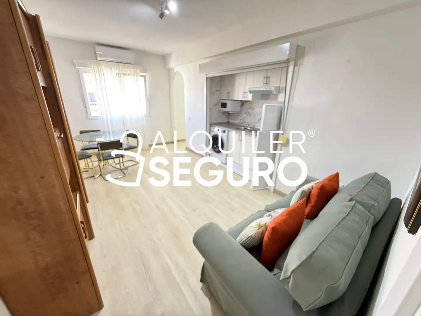 Schlafzimmer von Wohnung zur Miete in Madrid mit Klimaanlage, Terrasse und Möbliert