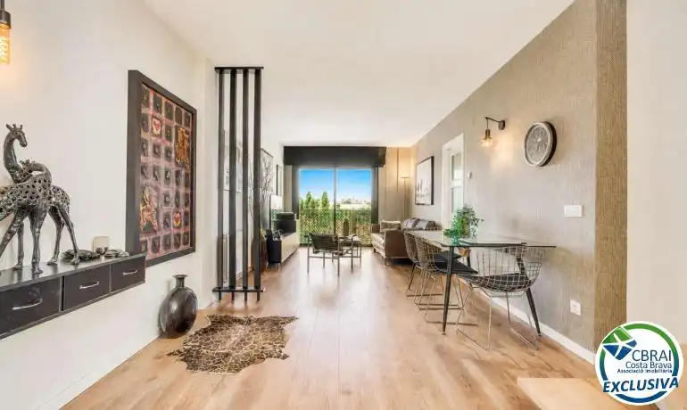 Sala d'estar de Àtic en venda en Figueres amb Terrassa i Balcó