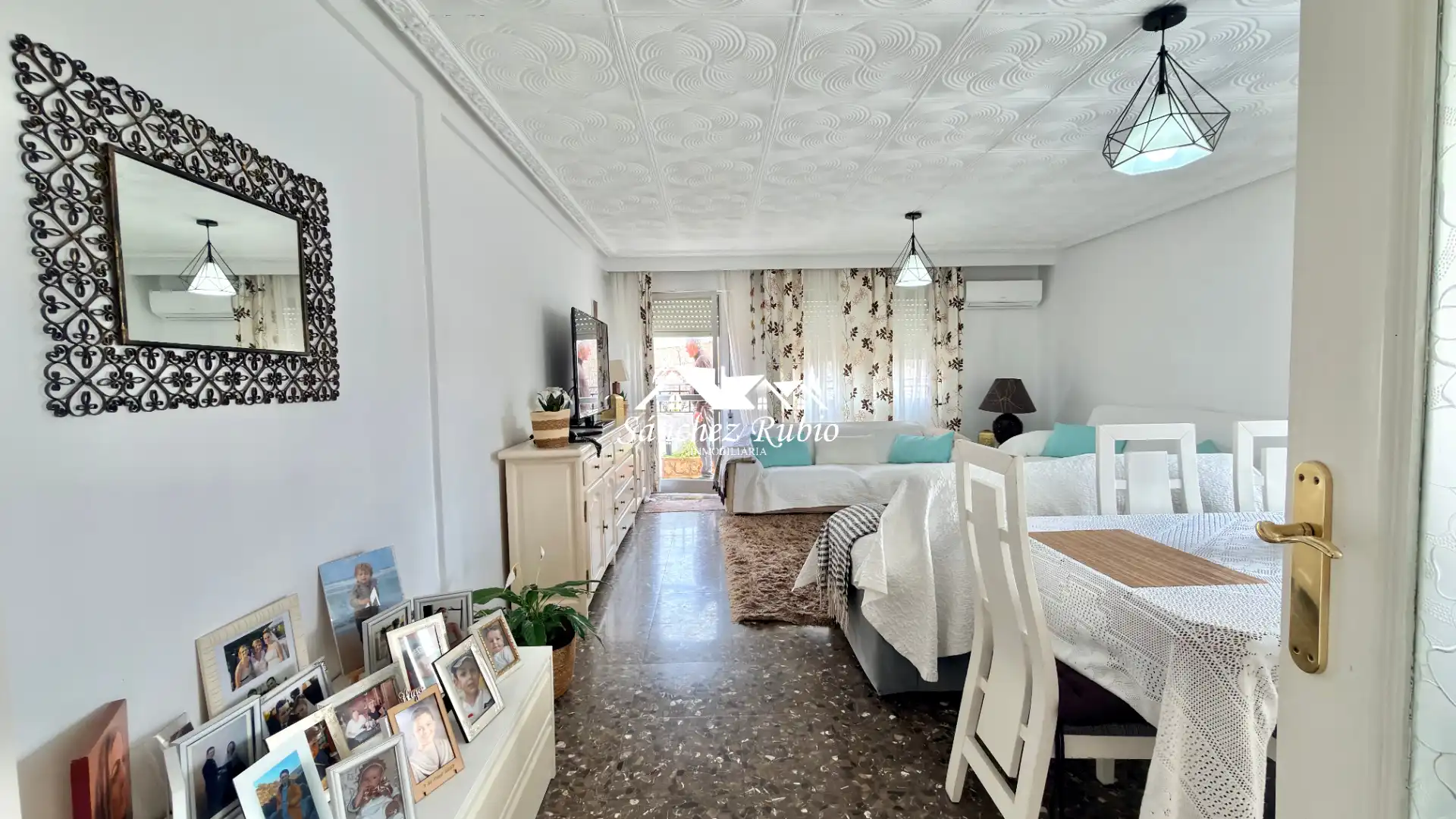 Sala d'estar de Casa o xalet en venda en Torres de la Alameda amb Aire condicionat, Calefacció i Jardí privat