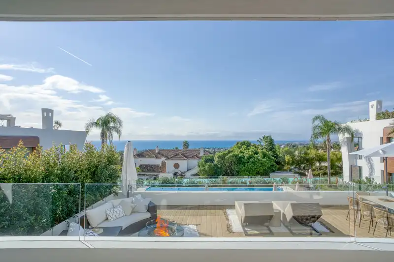 Vista exterior de Apartament en venda en Marbella amb Aire condicionat, Calefacció i Jardí privat