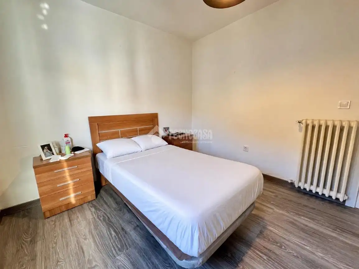 Bedroom of Flat for sale in Madrid  with Air Conditioner and Heating
