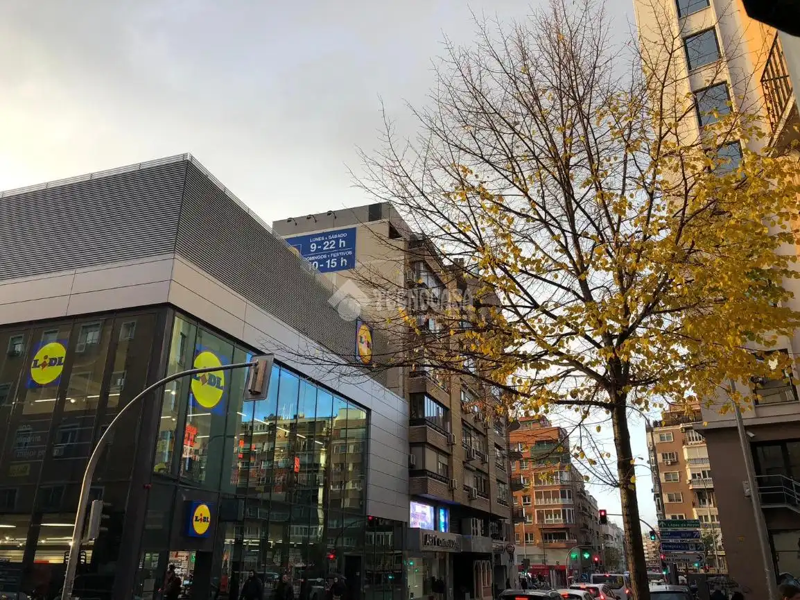 Vista exterior de Pis en venda en Madrid amb Calefacció i Terrassa