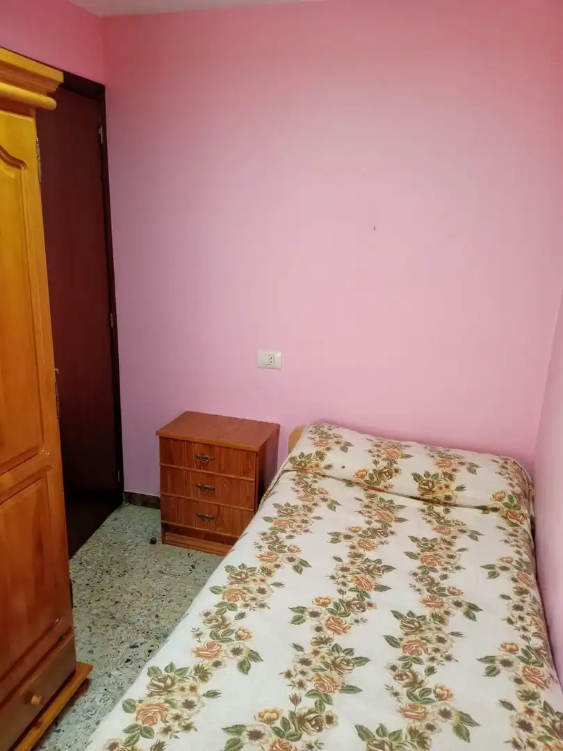 Dormitori de Casa adosada en venda en Cariño amb Traster