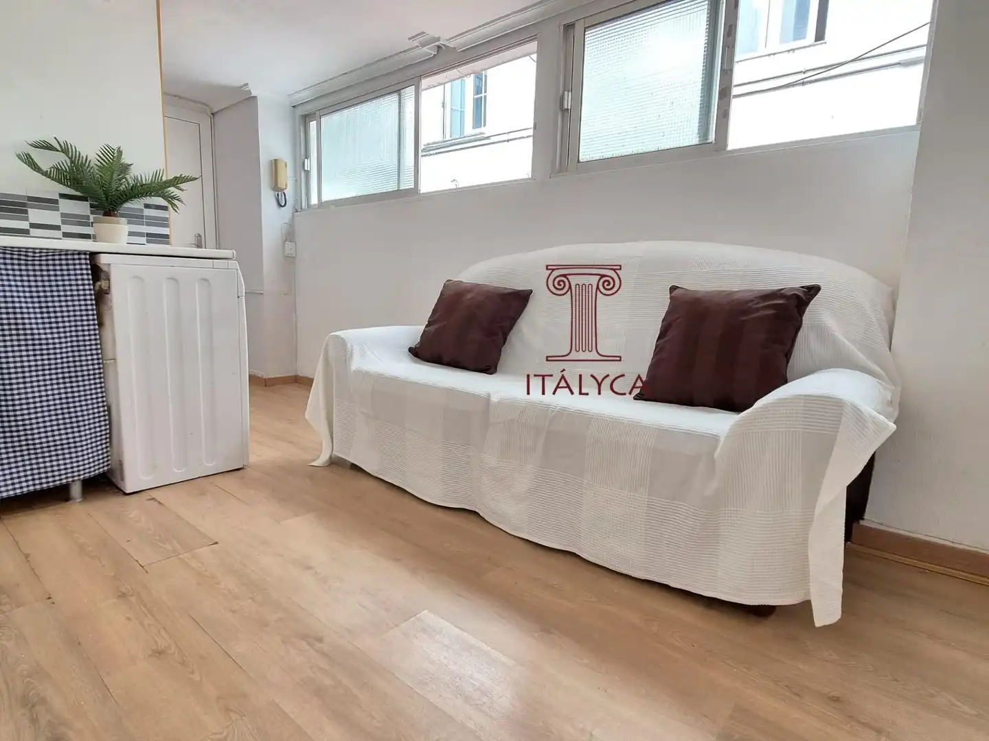 Sala de estar de Estudio en venta en Sevilla con Trastero