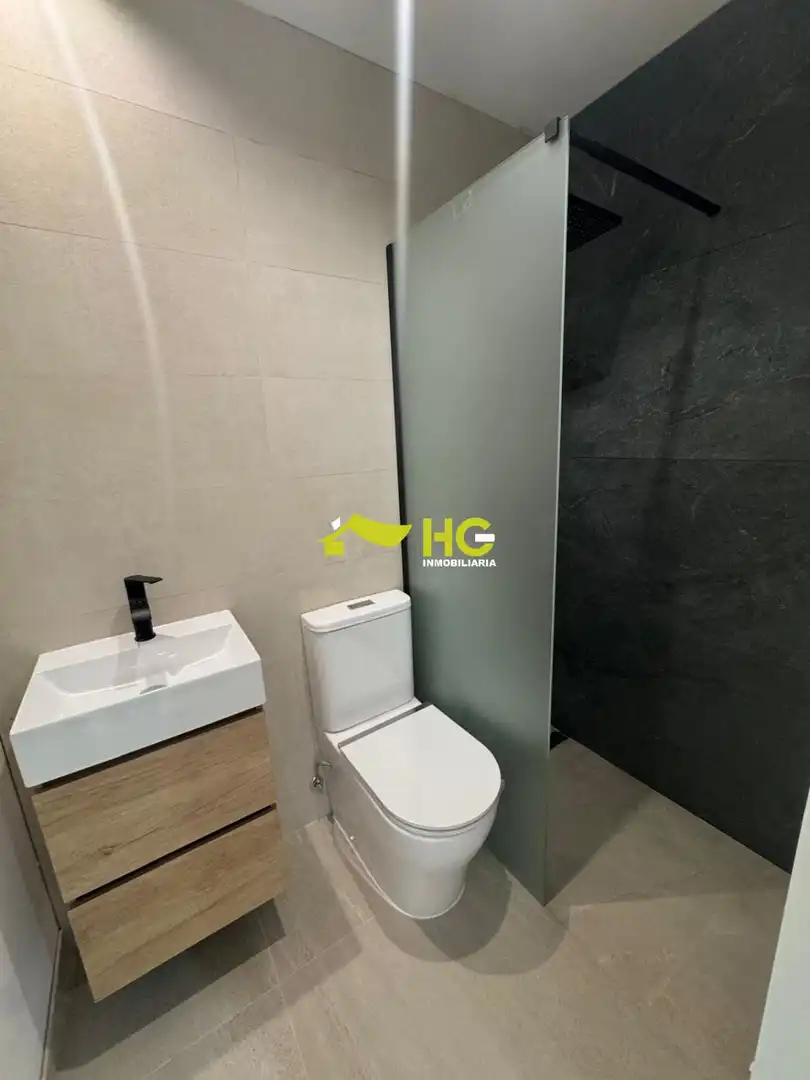 Baño de Piso para compartir en Villaviciosa de Odón con Aire acondicionado y Calefacción