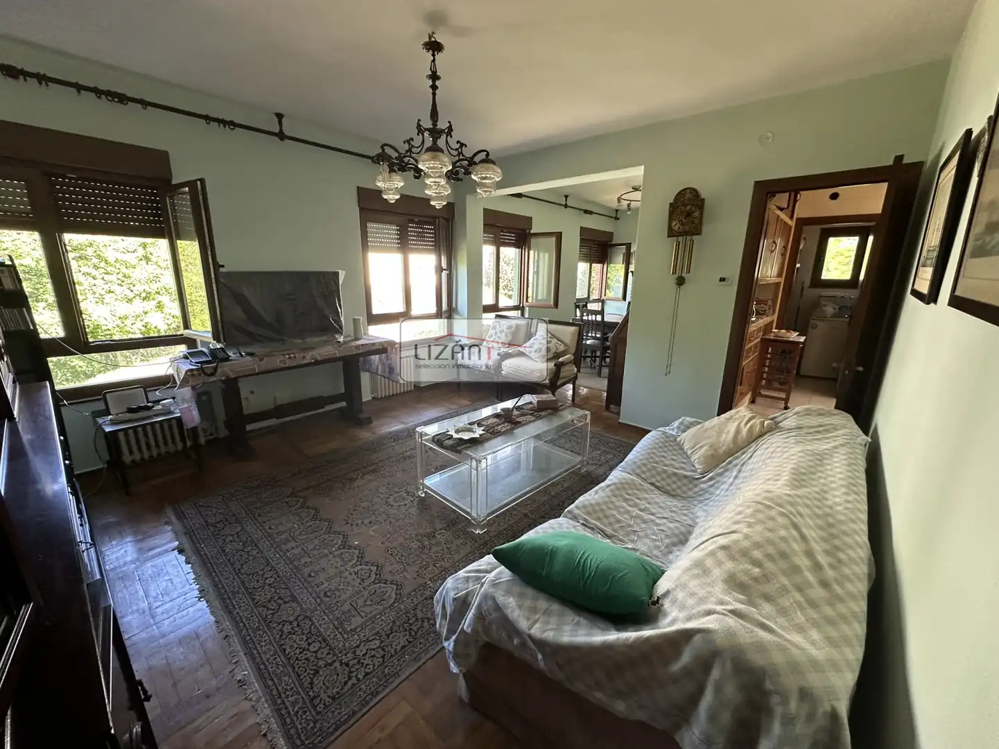 Sala d'estar de Casa o xalet en venda en Siero amb Calefacció i Parquet