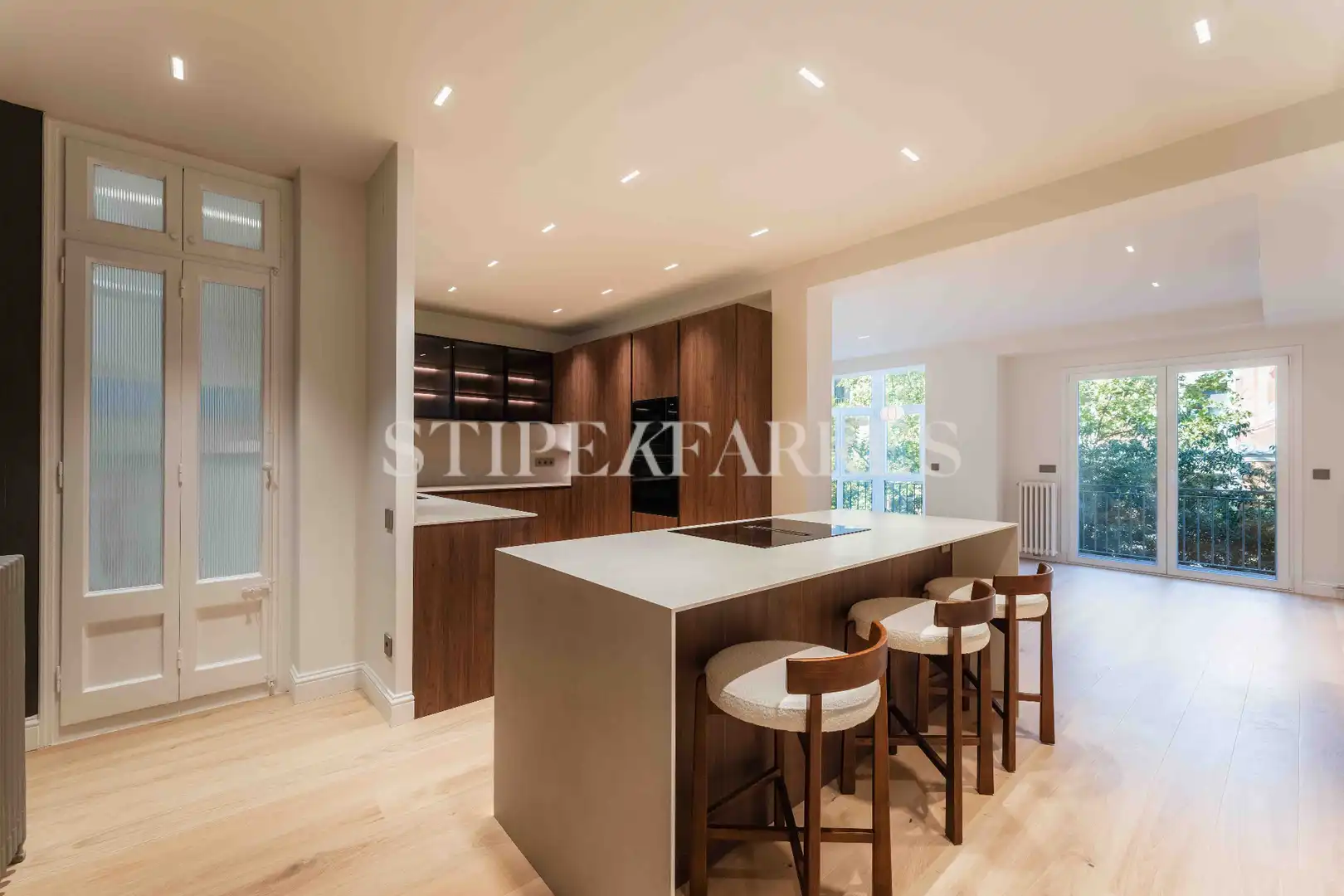 Flat with terrace for sale in Eixample