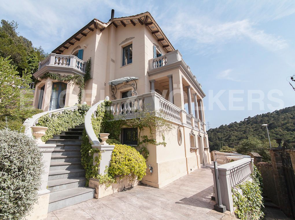 Exterior view of Country house for sale in  Barcelona Capital  with Air Conditioner, Heating and Private garden