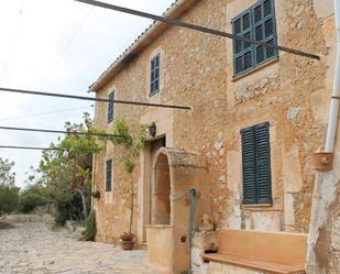 Vista exterior de Finca rústica en venda en Sant Llorenç des Cardassar amb Jardí privat i Moblat