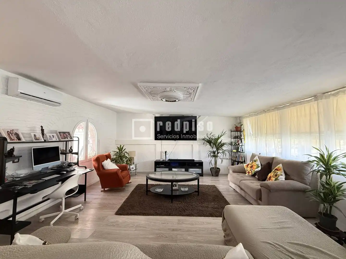 Sala d'estar de Casa o xalet en venda en Alhaurín de la Torre amb Aire condicionat, Jardí privat i Terrassa