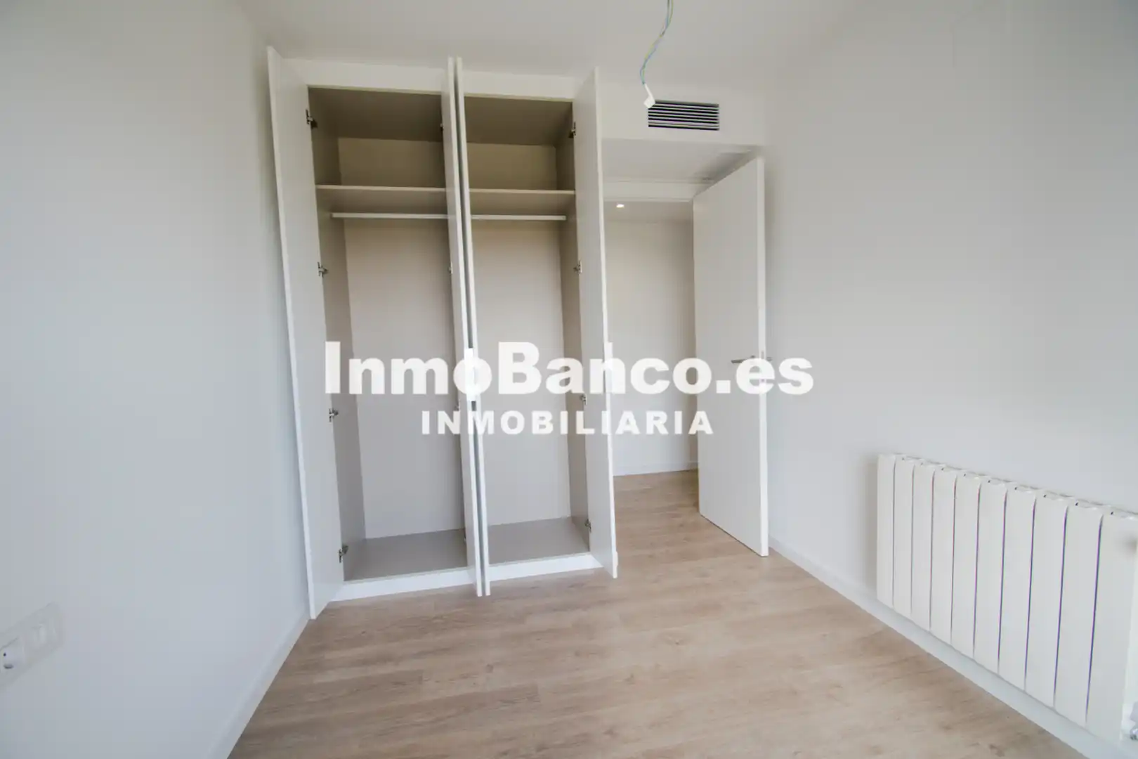 Bedroom of Flat for rent in Valencia  with Air Conditioner, Heating and Storage room