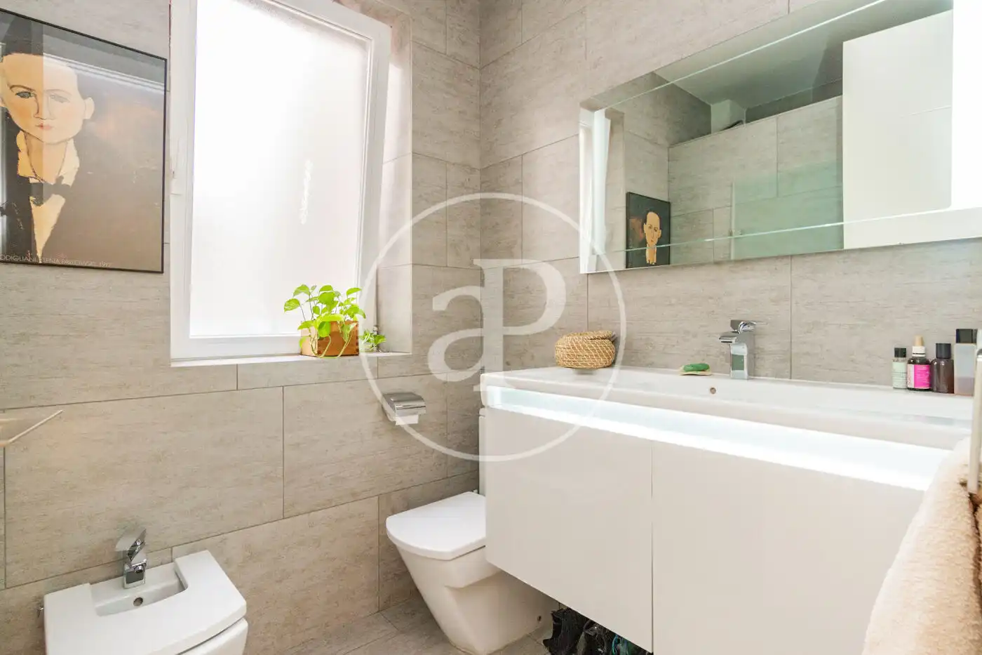 Badezimmer von Wohnung zum Verkauf in Madrid mit Klimaanlage, Heizung und Balkon
