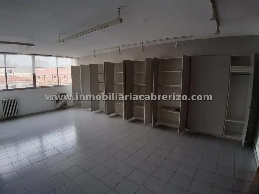 Ufficio con ascensore in vendita a Calle General Vara de Rey 41, imagen 3