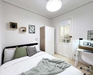 Bedroom of Flat to share in  Madrid Capital  with Air Conditioner and Terrace