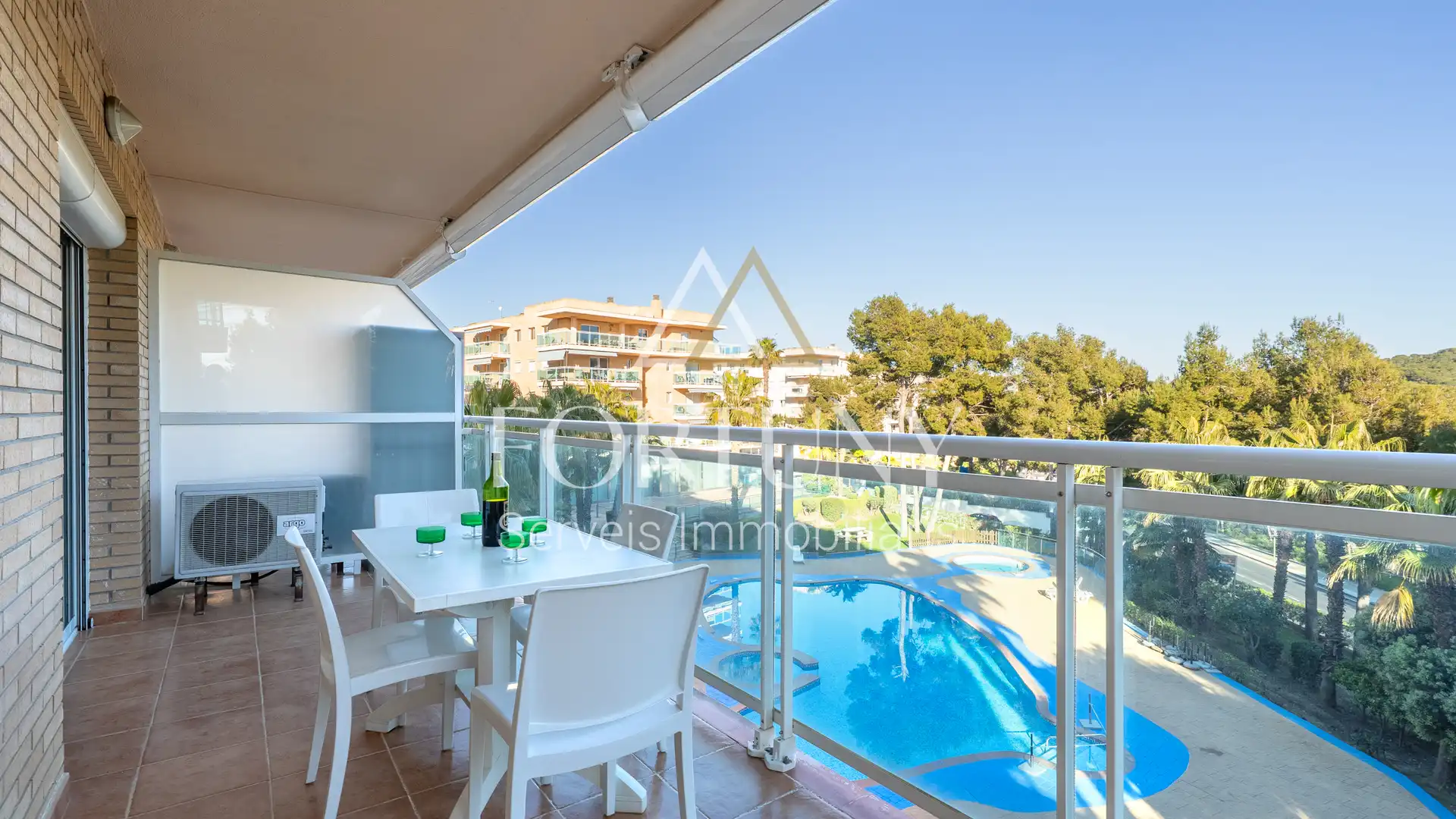 Schwimmbecken von Wohnung zum Verkauf in Salou mit Klimaanlage und Schwimmbad