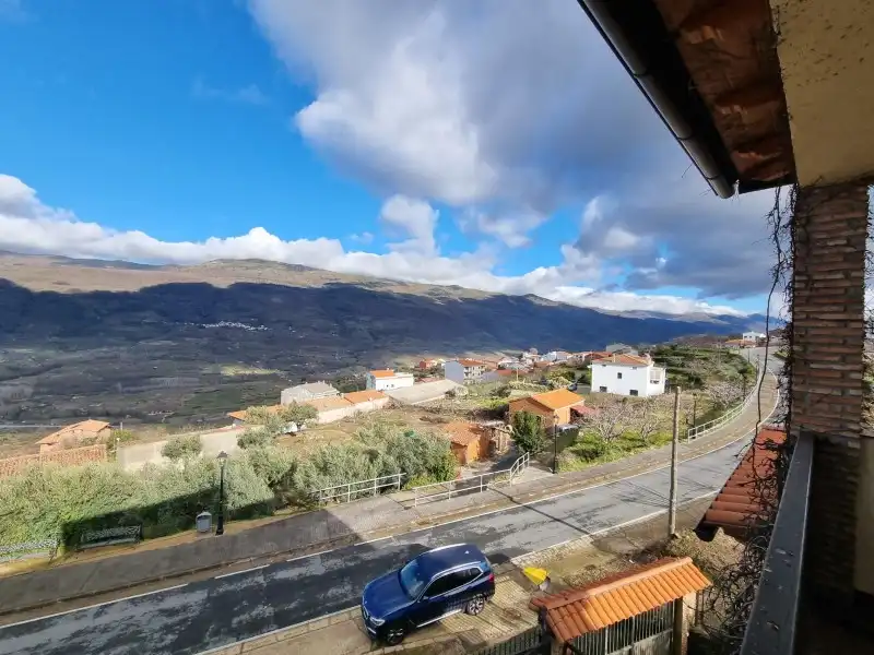 Vista exterior de Casa o xalet en venda en Valdastillas amb Aire condicionat, Calefacció i Terrassa