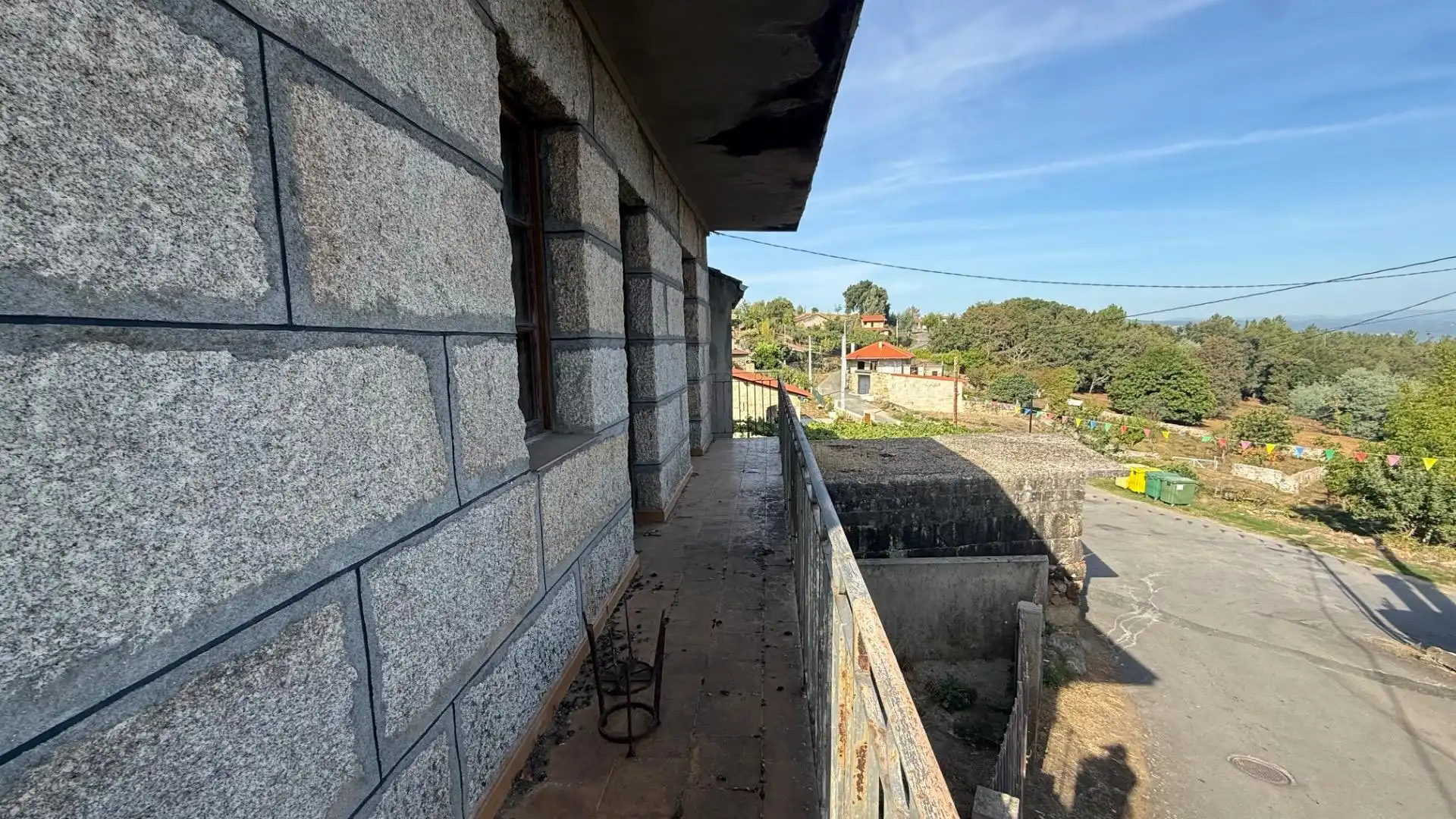 Vista exterior de Casa o xalet en venda en Toén amb Jardí privat, Moblat i Balcó
