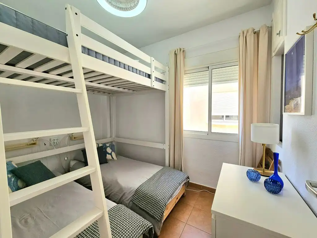 Dormitori de Casa o xalet en venda en Torrevieja amb Aire condicionat, Terrassa i Moblat