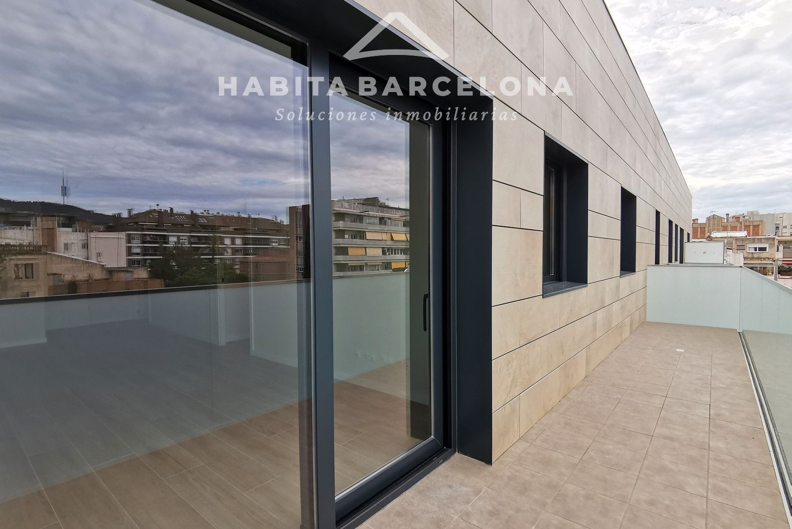 Vista exterior de Piso de alquiler en  Barcelona Capital con Aire acondicionado, Calefacción y Parquet