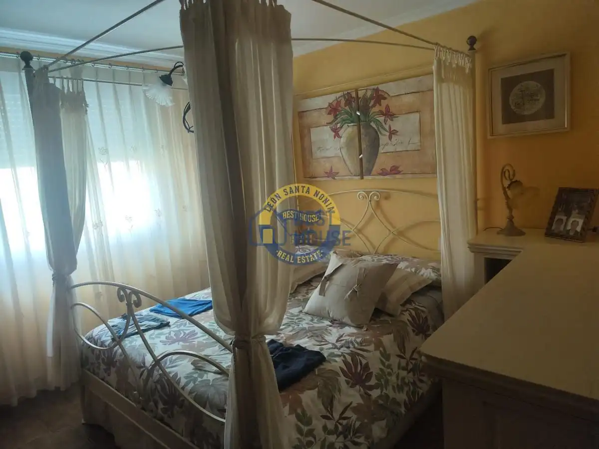 Bedroom of Houses for sale in Villanueva de las Manzanas, León