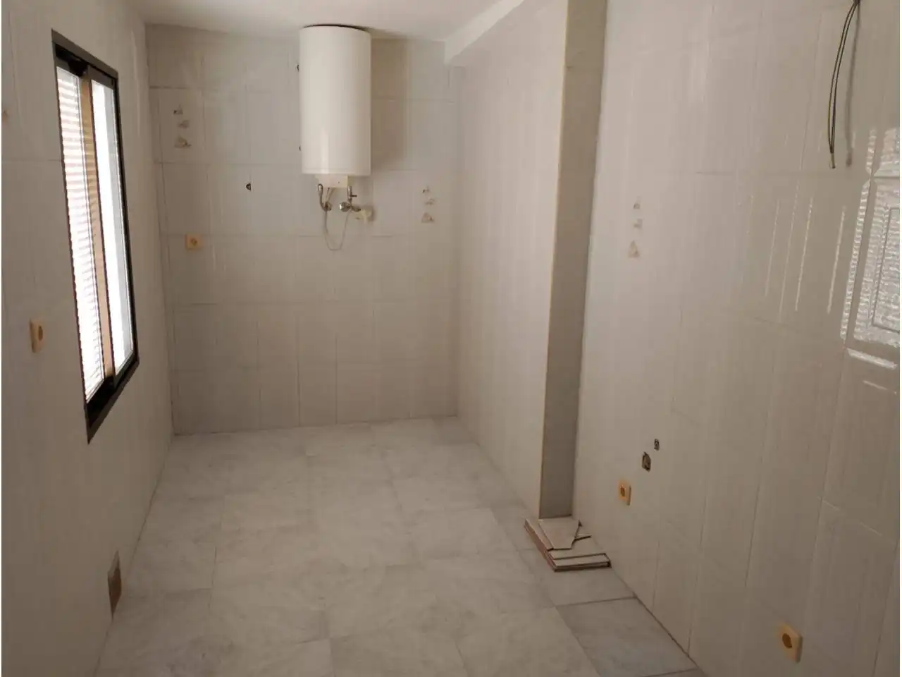 Baño de Piso en venta en La Solana   con Calefacción, Parquet y Terraza