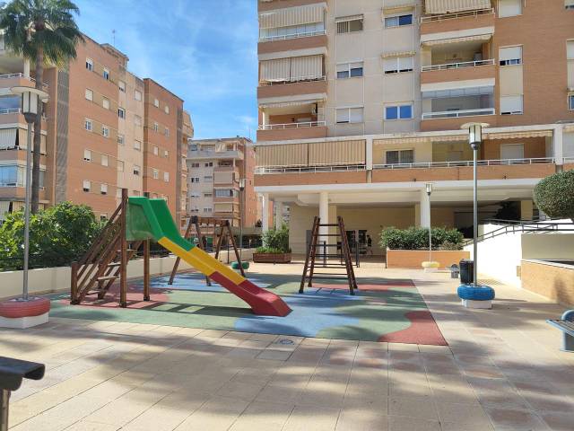 Piso en Venta en Poeta Aurora De Albornoz en El Cónsul - Ciudad Universitaria - El Romeral