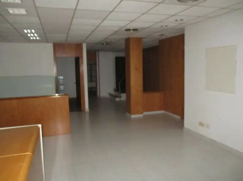 Local commercial à louer à Av Cataluña, imagen 3