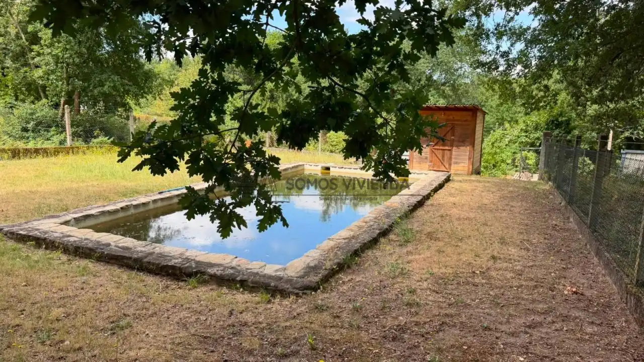 Piscina de Casa o xalet en venda en Ourense Capital  amb Calefacció, Jardí privat i Terrassa