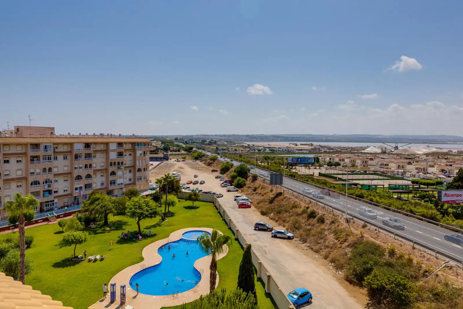 Piscina de Ático en venta en Torrevieja con Aire acondicionado, Terraza y Piscina