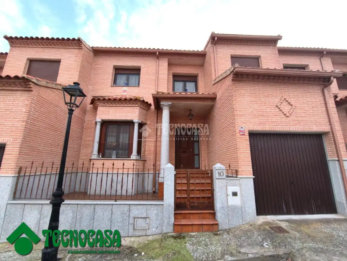 Vista exterior de Casa adosada en venda en Gálvez amb Terrassa