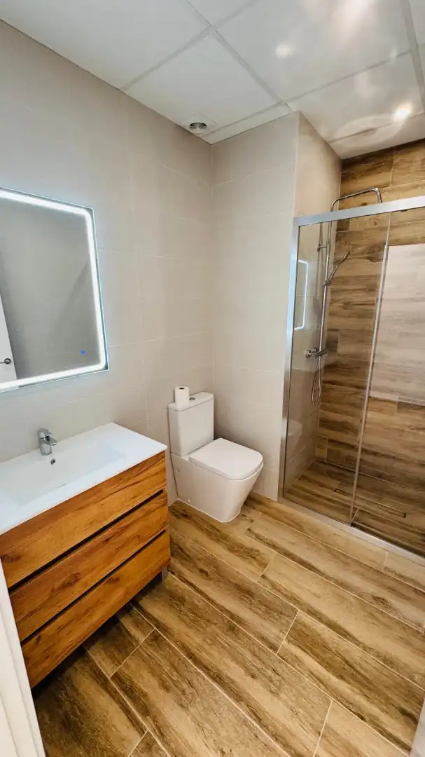 Bathroom of Ground floor for sale in Vinaròs  with Air Conditioner and Parquet flooring