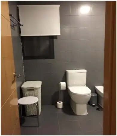 Baño de Piso de alquiler en Sevilla con Aire acondicionado y Calefacción