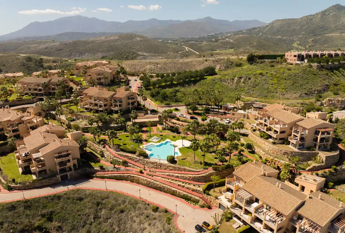 Vista exterior de Planta baixa en venda en Benahavís amb Aire condicionat, Jardí privat i Terrassa