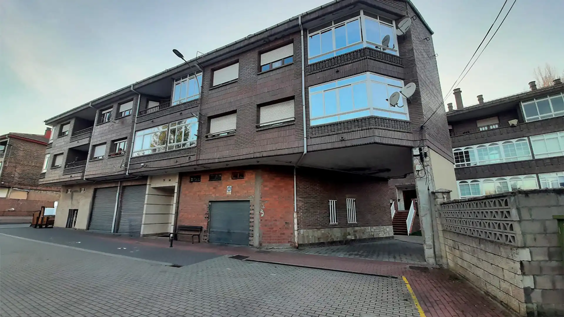 Vista exterior de Pis en venda en La Robla 